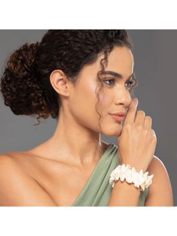 MAASHA - Natural Spiral Shell Bracelet For Women - White