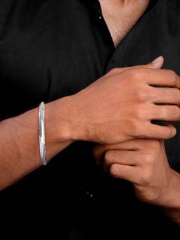 GIVA - Men 925 Silver Balraj Kada