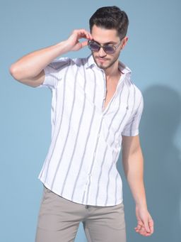 CRIMSOUNE CLUB - Men White Vertical Striped Cotton Casual Shirt