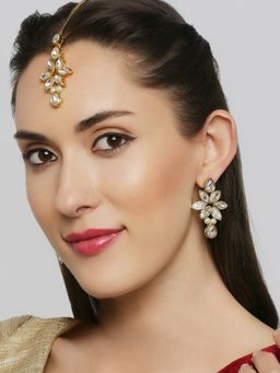 OOMPH - Gold Tone Kundan Jadau Maangtikka Set With Drop Earrings