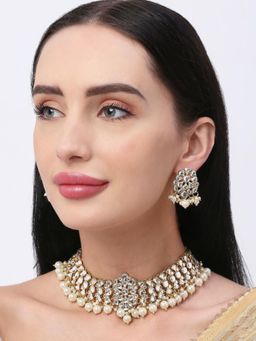 OOMPH - Gold Kundan Ethnic Choker Necklace Set With Jhumka Earrings