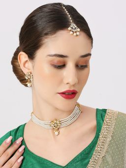 OOMPH - Gold Tone Kundan And Pearls Multi Layer Necklace Set With Earrings And Maangtikka