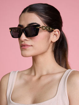Twenty Dresses by Nykaa Fashion - Black Solid Wide Rectangular Chain Link Sunglasses