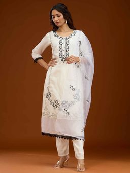 Koskii - Off White Thread Work Crepe Kurta with Pant and Dupatta (Set of 3)