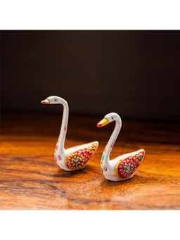 ExclusiveLane - Meenakari White Swan Hand Enamelled Set In Metal
