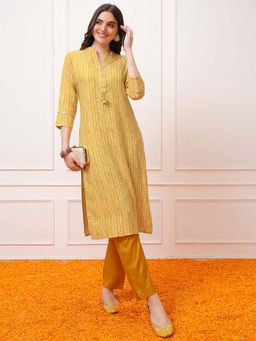 VISHUDH - Women Mustard Geometric Printed Straight Kurta