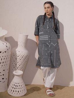 VISHUDH - Women Black Abstract Printed Shirt Collar Kurta