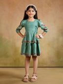 Green color option, Sold out, Currently selected