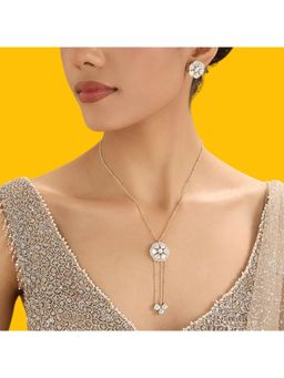 Auraa Trends - Elegant White Floral Kundan Necklace Set