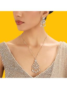 Auraa Trends - Delicate Gold-Plated Kundan Pendant Necklace Set