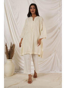 TANYA BERRY - Off White Pintuck Kurta with Pant (Set of 2)