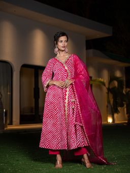 Yufta - Cotton Leheriya Hot Pink Angarkha Kurta With Pant & Dupatta (Set of 3)