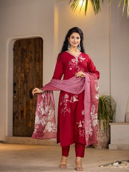 Yufta - Red Embroidered Silk Blend Straight Kurta With Pant & Dupatta (Set of 3)