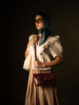 Theater - Professor Fowl Women Sling Handbag