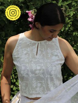 Chidiyaa - Ivory Pure Cotton Sleeveless Handprinted Blouse - Safed (Freesize)