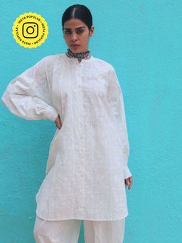 Chidiyaa - Safed Adage Cotton Floral Kurta