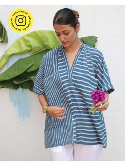 Chidiyaa - Flower Fishan Blue Printed Cotton Top