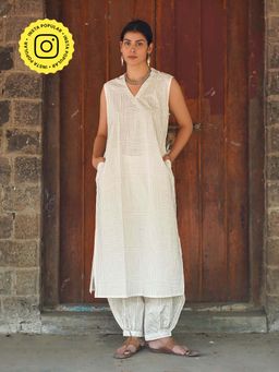 Chidiyaa - Safed Quiet Tusk Ivory Block Printed Kurta