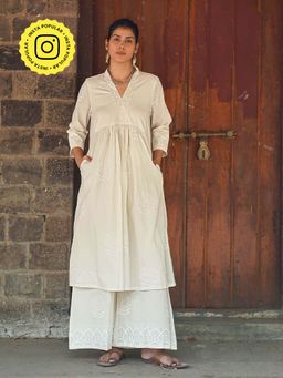 Chidiyaa - Safed Bone China Light Ivory Block Printed Kurta