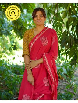 Chidiyaa - Umt Walking Barefoot Pink Hand Block Cotton Saree with Unstitched Blouse