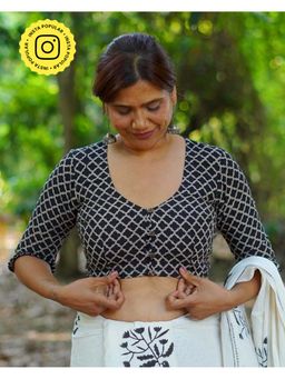 Chidiyaa - Umt Melted Ice Lollies Black Hand Block Cotton Saree