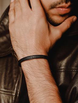 Aatmana - Men Stainless Steel Textured Kada Bracelet