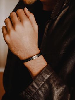 Aatmana - Men Stainless Steel Dragon Print Kada Bracelet