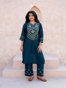 ILLICA - Women Regular Fit Chikankari Kurta with Pant - Green