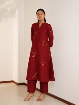 Pink Fort - Silk Blend Printed Kurta with Pant- Maroon