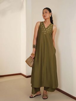 Pink Fort - Silk Blend Floral Printed Kurta with Pant- Olive