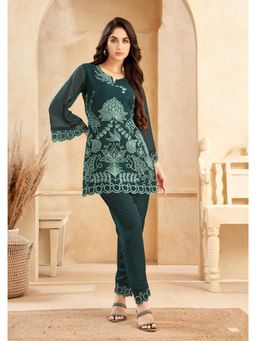 Autumnlane - Green Srijan Fern Embroidered Kurta with Pant (Set of 2)