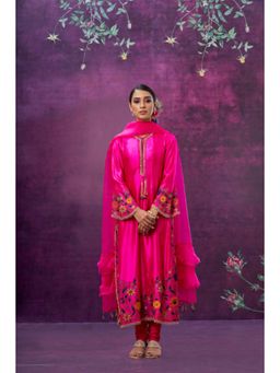 Label Niti Bothra - Pink Floral Embroidered Long Kurta With Pant And Dupatta