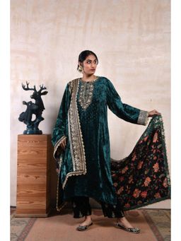 "Two Sisters" by Gyans - Green Velvet Embroidered Round Neck Kurta With Pant And Dupatta