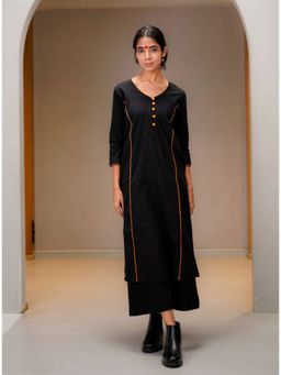 PRATHAA - Women Black Cotton Solid Kurti with Pant