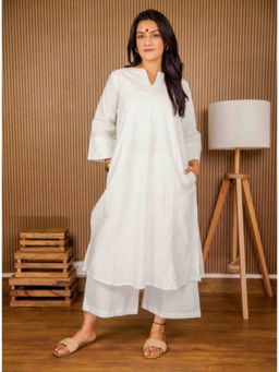 PRATHAA - White Handloom Cotton Kurta with Pant