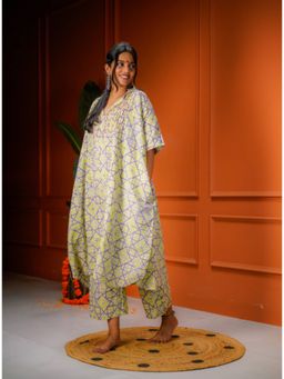 PRATHAA - Taal Veda Set - Printed Batik Kaftan And Pant