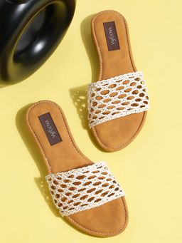 VALIOSAA - Cream Color Ethnic Sandals