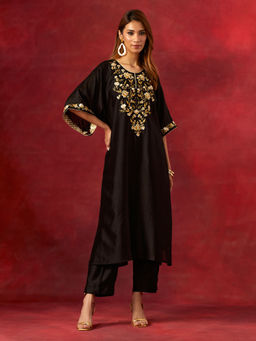 Anantaa by Roohi Trehan - Black Embroidered Yoke Kaftan Kurta With Pant (Set of 2)