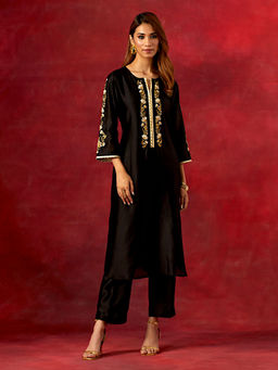 Anantaa by Roohi Trehan - Black Round Neck Kurta With Pant (Set of 2)