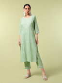 Green color option, Sold out, Currently selected