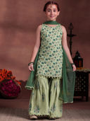 Green color option, Sold out, Currently selected