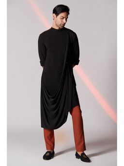 S&N by Shantnu Nikhil - Black Solid Round Neck Draped Kurta