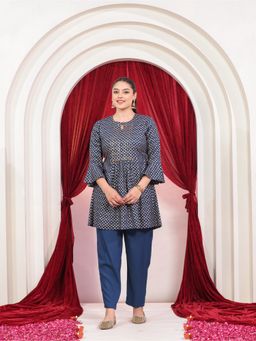 ARAMYA - Blue Women Viscose Straight Gold Foil Print Kurta with Pant