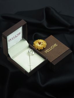 PELUCHE - Alphabet 'G' Silver Lapel Pin