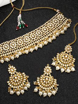 OOMPH - Gold Kundan Ethnic Choker Necklace Set with Drop Earrings & Maangtikka