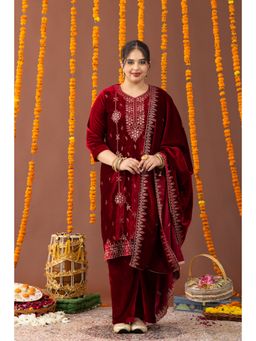 Mamicha - Maroon Anum Velvet Embroidered Kurt with Pant and Dupatta
