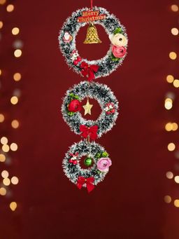 DecorTwist - 3 Wreath Mistletoe Door Décor Multicolor