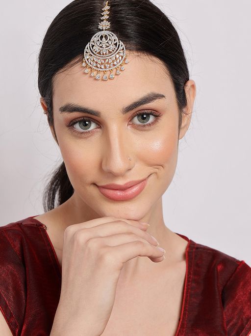 Sohi Women Crystal White Maang Tikka
