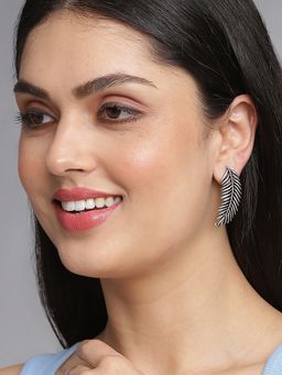 Sohi - Women Leaf Drop Earrings - Silver