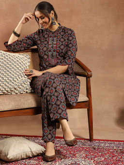 Nayam by lakshita - Women Ethnic Motifs Printed Regular Kurta With Pants (Set of 2)